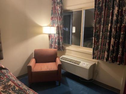 Dollinger's Motor Inn - image 5