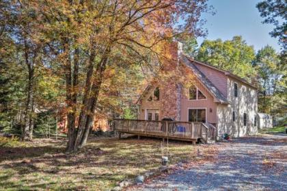 Poconos Cabin with Deck and Pool and Beach Access!