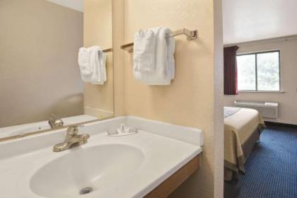 Super 8 by Wyndham Albuquerque West/Coors Blvd - image 4