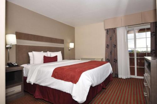 Best Western Plus Executive Suites Albuquerque - image 3