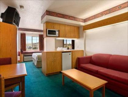 Microtel Inn & Suites By Wyndham Albuquerque West - image 1