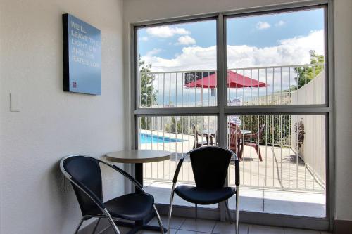 Motel 6-Albuquerque NM - Midtown - image 3