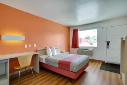 Motel 6-Albuquerque NM - Carlisle - image 3