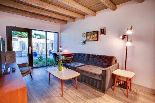 El Vado Motel - image 2