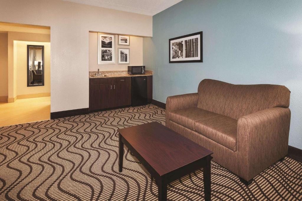 La Quinta by Wyndham Knoxville Airport - image 5