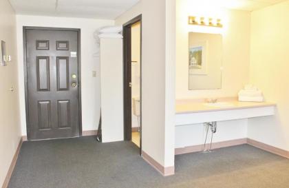 Otter Creek Inn - image 7