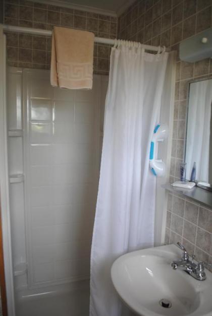 Rock Ledge Motel - image 14