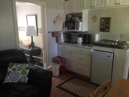 Rock Ledge Motel - image 5