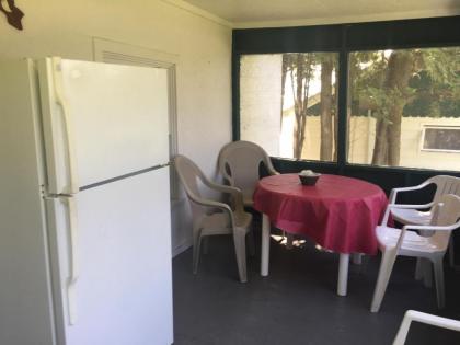 Rock Ledge Motel - image 7