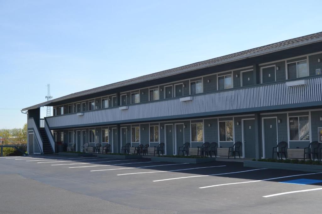The Ship Motel - image 3