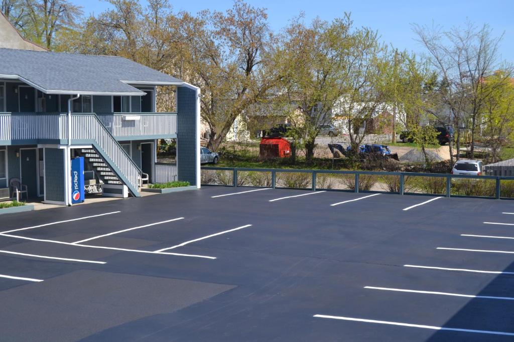 The Ship Motel - image 5