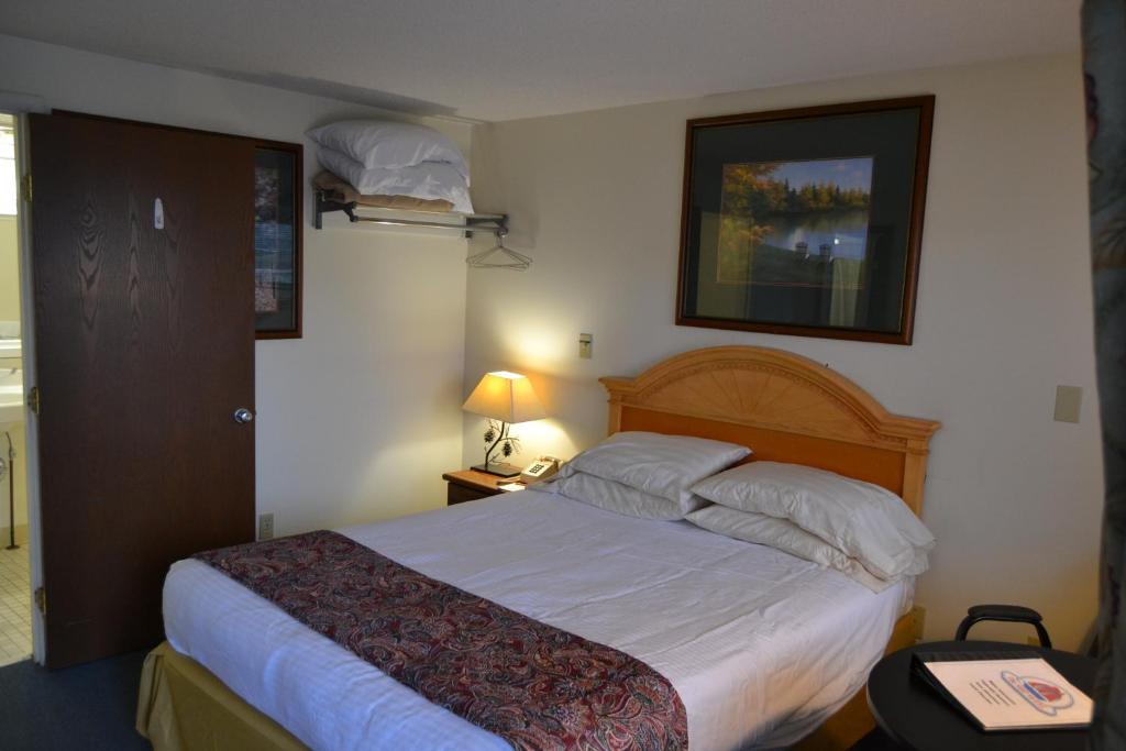 The Ship Motel - image 7