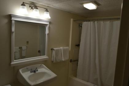 The Ship Motel - image 8