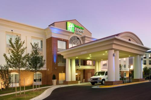 Holiday Inn Express & Suites Alexandria - Fort Belvoir an IHG Hotel - main image