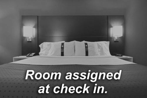 Holiday Inn Express & Suites Alexandria - Fort Belvoir an IHG Hotel - image 2
