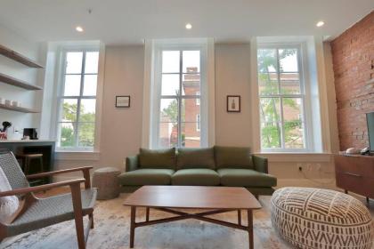 9 Suites at Prince Street Inn - image 2