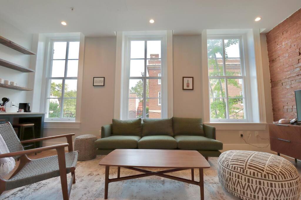 9 Suites at Prince Street Inn - image 2