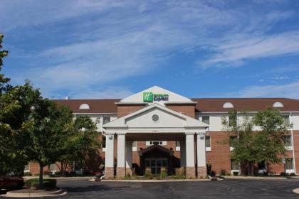 Holiday Inn Express Hotel  Suites Chicago Algonquin an IHG Hotel Algonquin