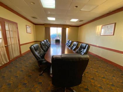 Days Inn by Wyndham Alice - image 9