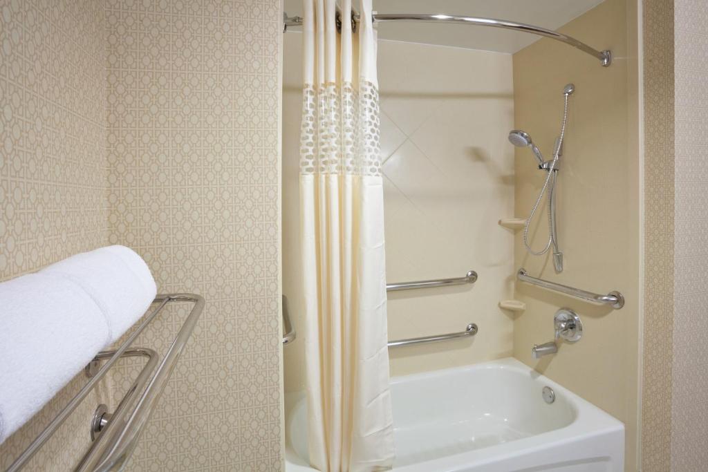 Hampton Inn & Suites Dallas-Allen - image 2