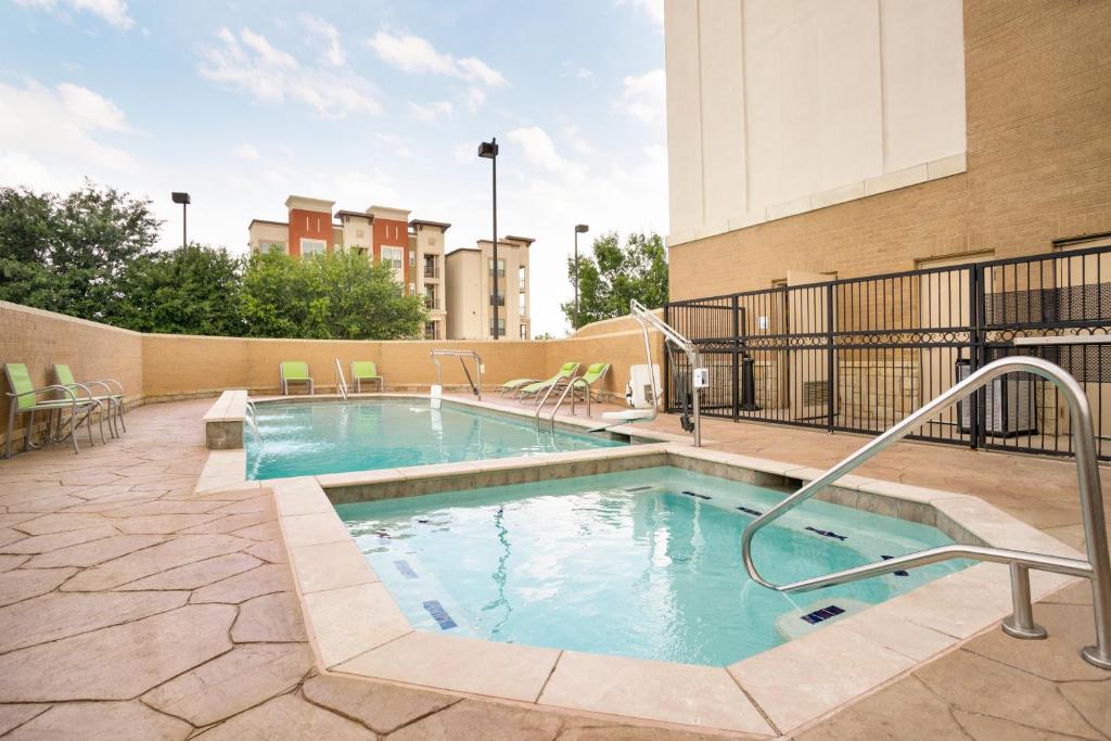 Holiday Inn Express Hotel & Suites Allen North-Event Center - image 5