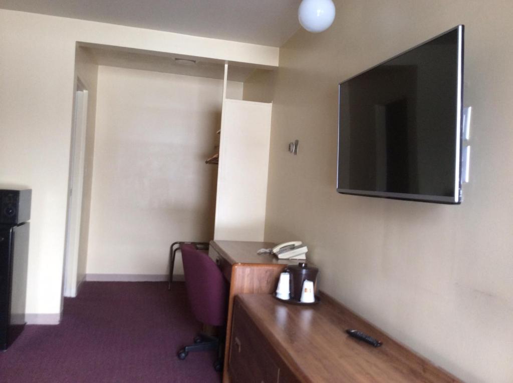 Allenwood Motel - image 3
