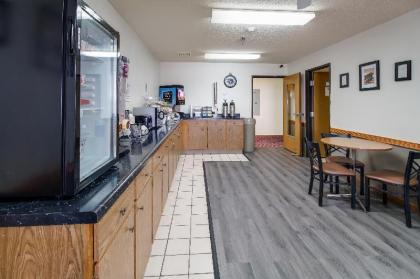Alliance Hotel And Suites - image 12