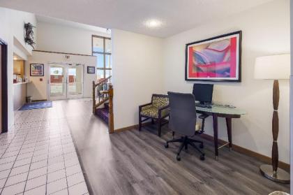 Alliance Hotel And Suites - image 14