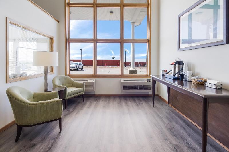 Alliance Hotel And Suites - image 2