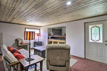 Roomy Cabin with Pool Table Ski Hike and Fish! - image 7