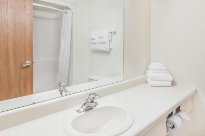 Days Inn by Wyndham Alpena - image 4