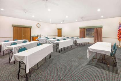 Days Inn by Wyndham Alpena - image 7
