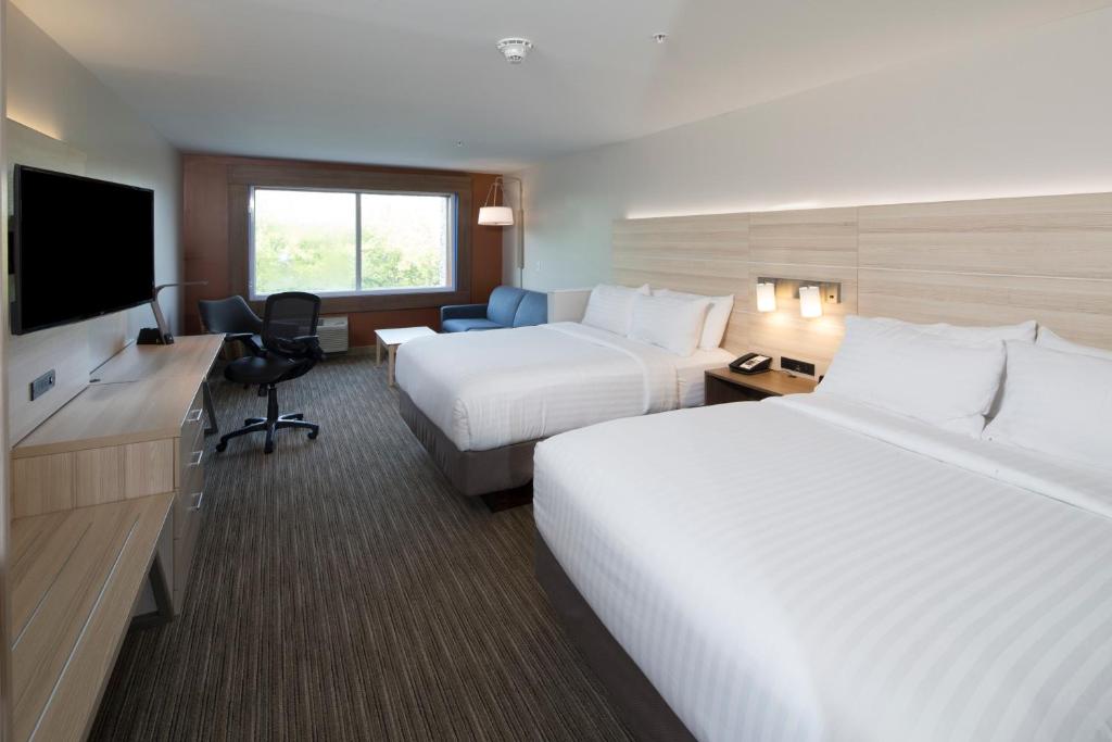 Holiday Inn Express & Suites Alpena - Downtown an IHG Hotel - image 3