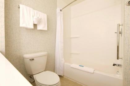 Holiday Inn Express & Suites Alpena - Downtown an IHG Hotel - image 4