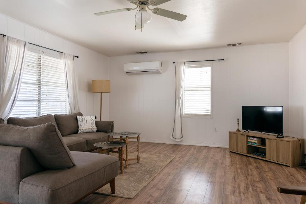 Beach House in Alpine - main image