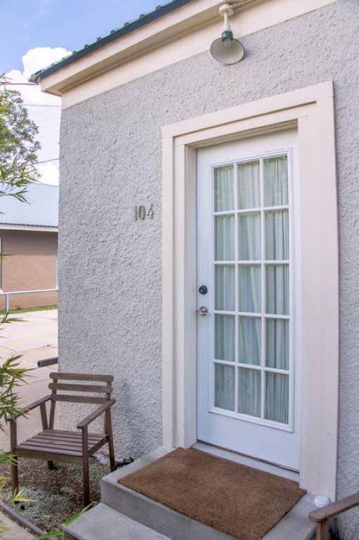 Dragonfly Cottage 1 of 5 listings downtown - image 5