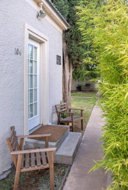 Dragonfly Cottage 1 of 5 listings downtown - image 6