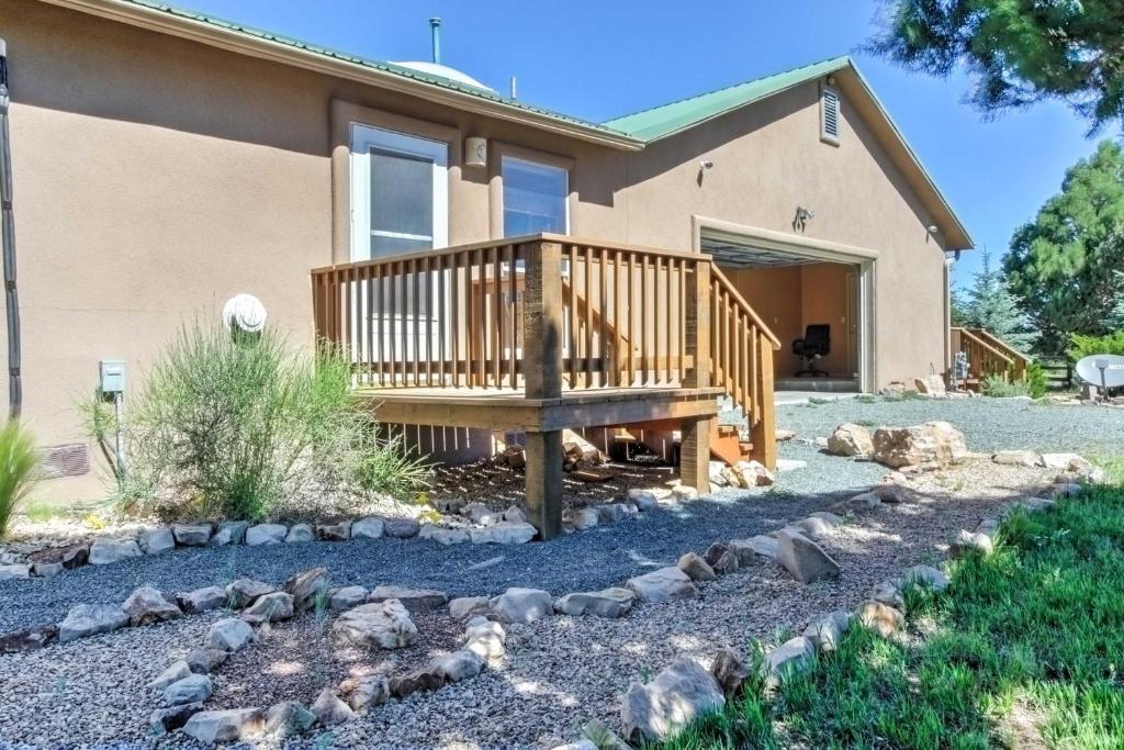 Chic Alto Studio on 1 Acre with Updated Amenities! - image 7