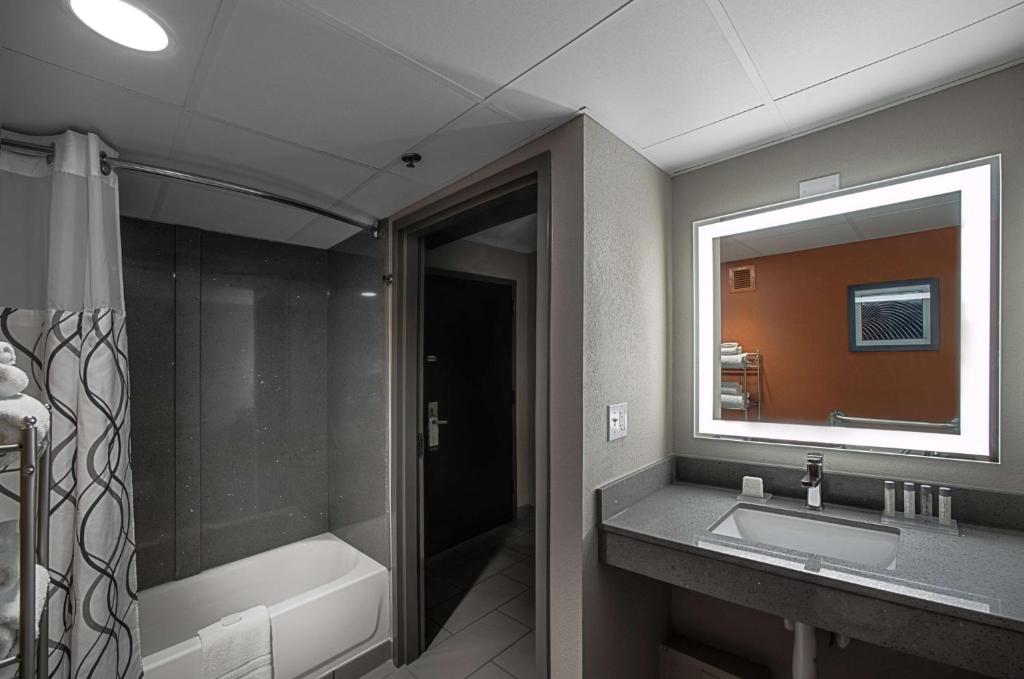 Best Western Premier Alton-St Louis - image 6