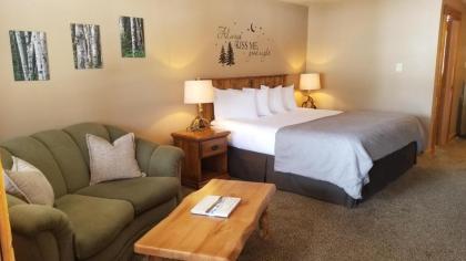Duck Creek Village Inn - image 6