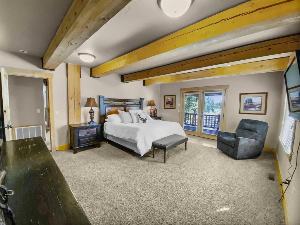 Moccasin Lodge - image 2