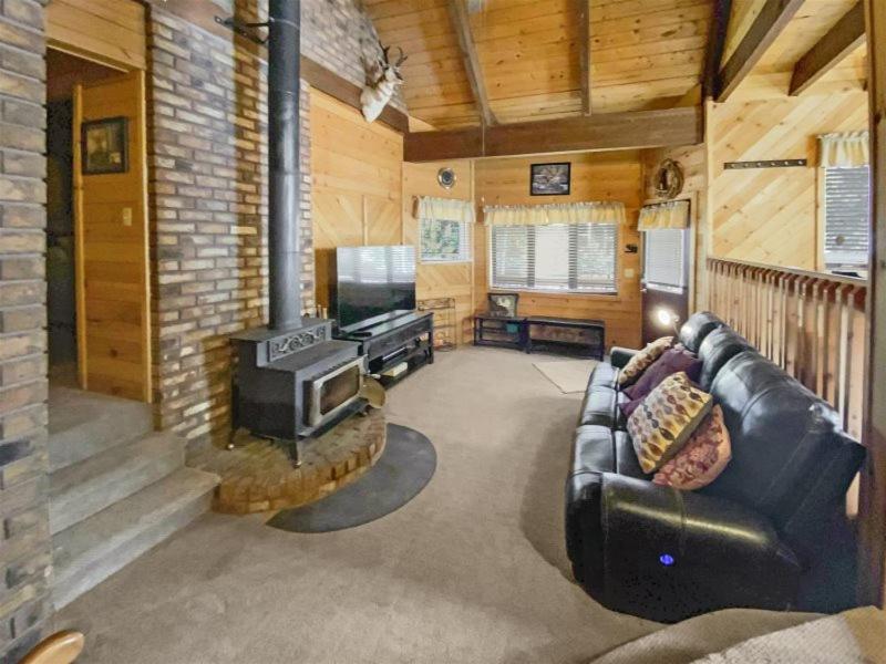 Whispering Pines Getaway - image 3