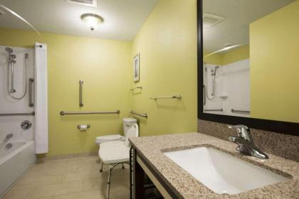 Days Inn & Suites by Wyndham Altoona - image 11