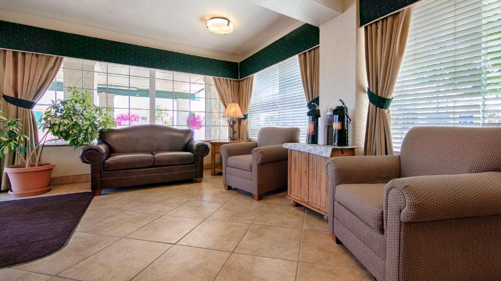 Trailside Inn - image 7