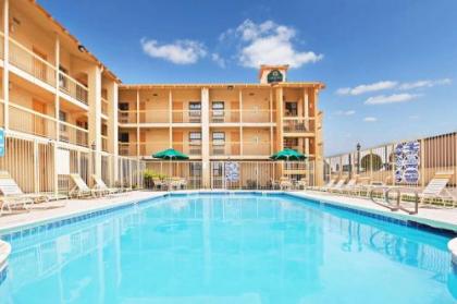 La Quinta Inn by Wyndham Amarillo West Medical Center - image 2
