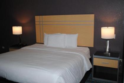 Fifth Season Inn & Suites - image 3