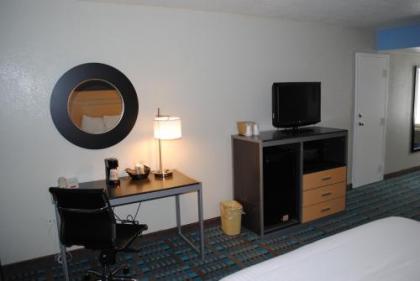 Fifth Season Inn & Suites - image 4