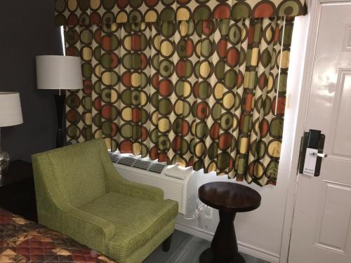 Budget Inn & Suites - image 4