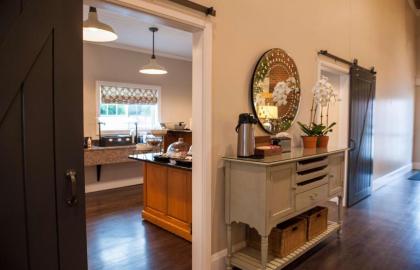 Best Western Plus University Park Inn & Suites - image 11