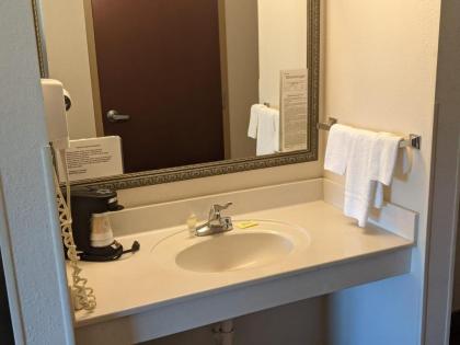 Heritage Inn and Suites - image 14